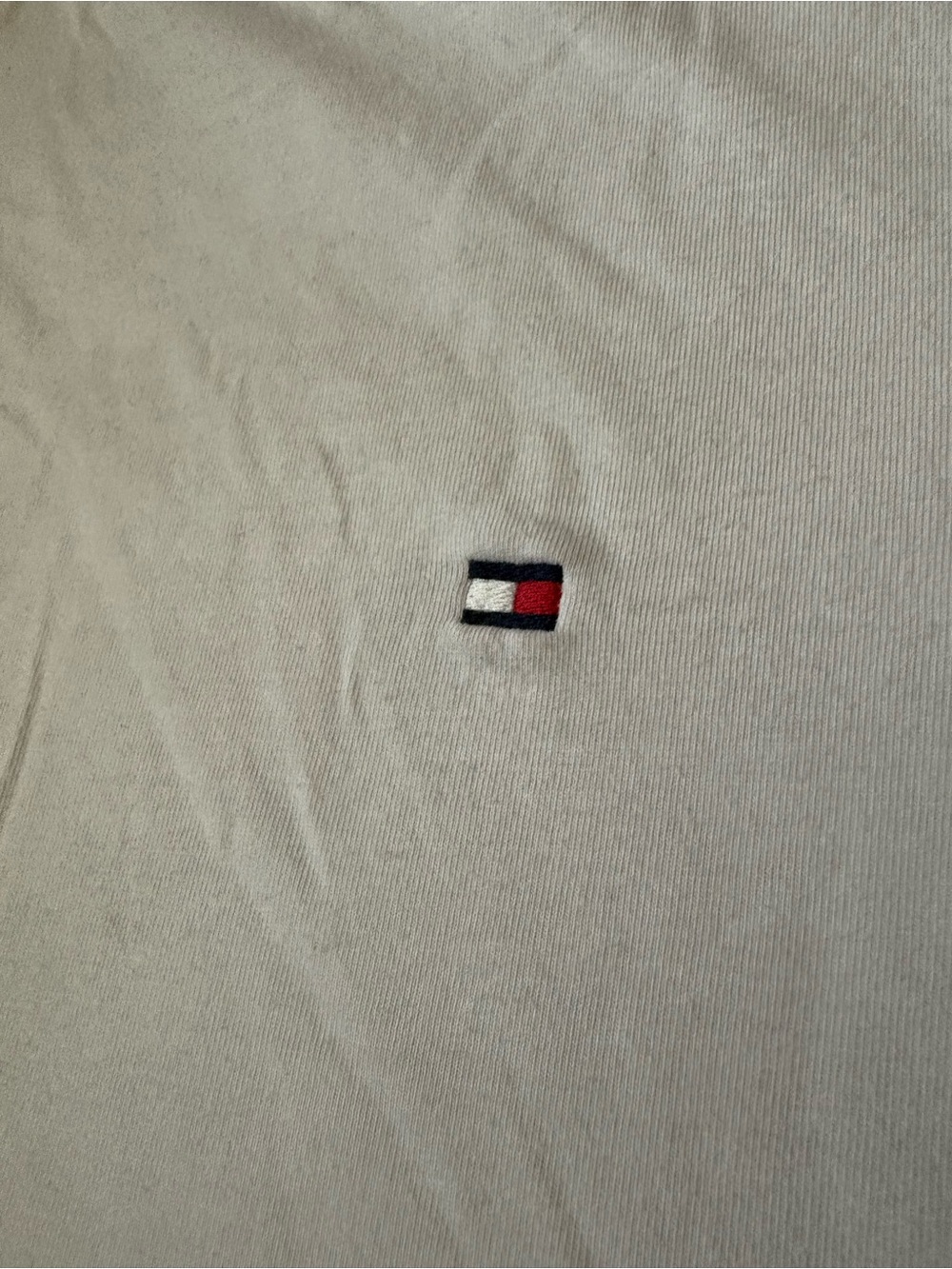 Tommy Hilfiger Men’s White Classic Flag Logo T-Shirt - Picture 2 of 8